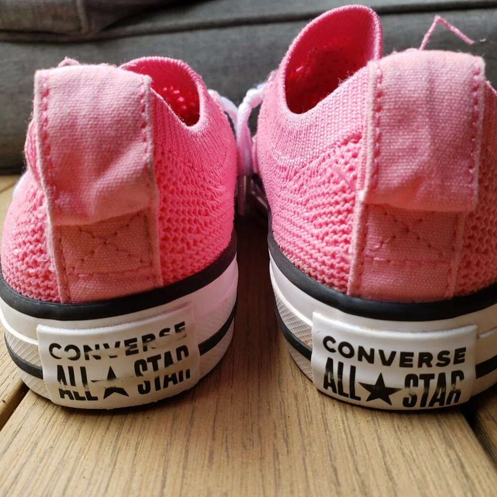 EUC CTAS Converse vintage old school knit vibrant pink (12Y) KICKS